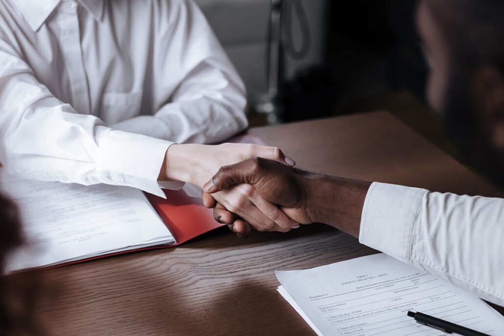 Should an Online Business Settle a Dispute or Go to Court?