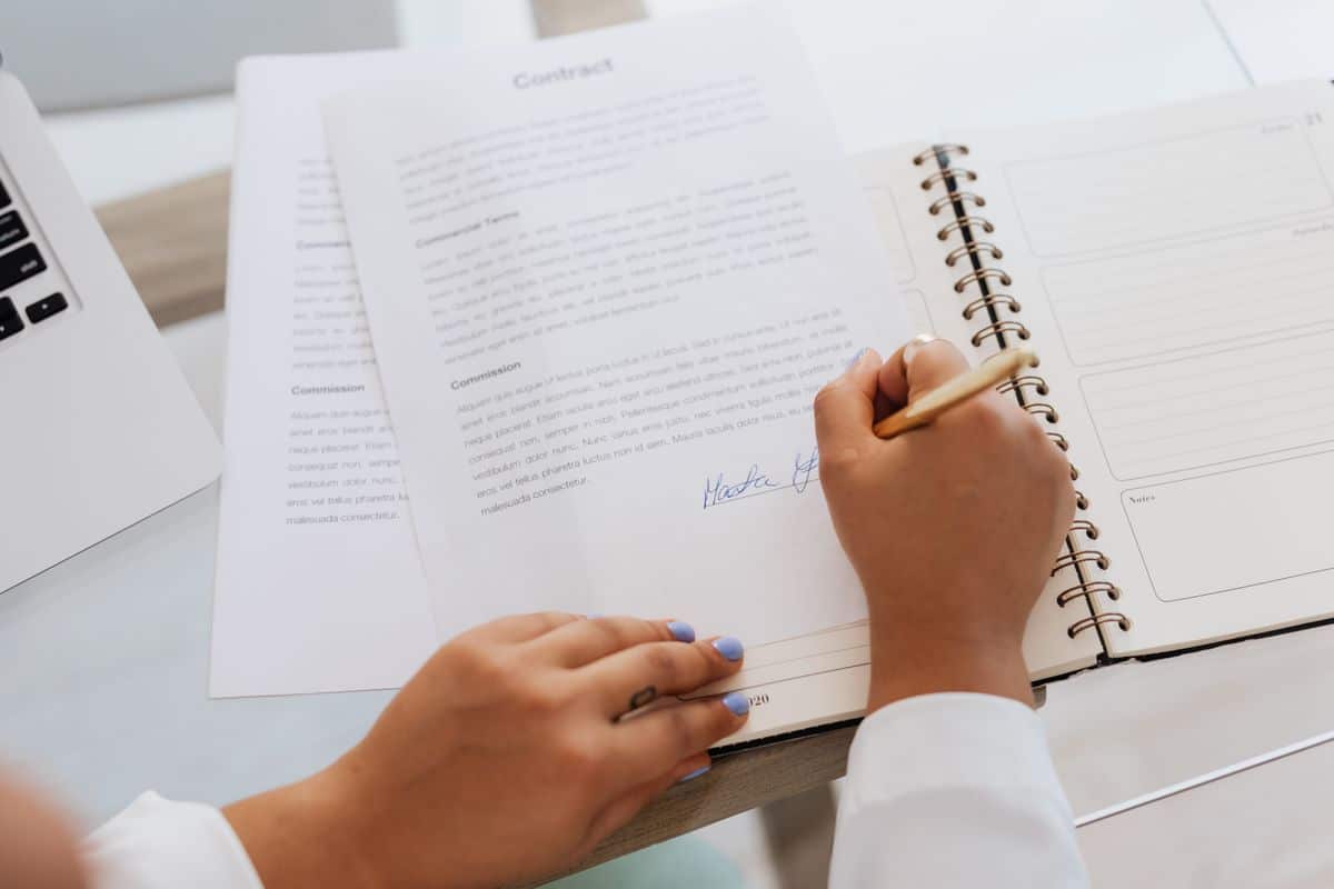 Website Purchase Agreement: What to Include featured image